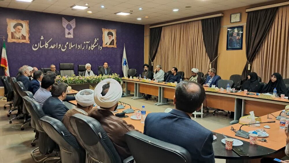 تجلیل کادر مدرسه علمیه ایرانشهر با خانواده طلبه شهید لالبخش شهلیبر+تصاویر
